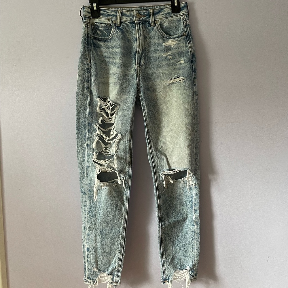 American Eagle Women’s Ripped Mom Jeans